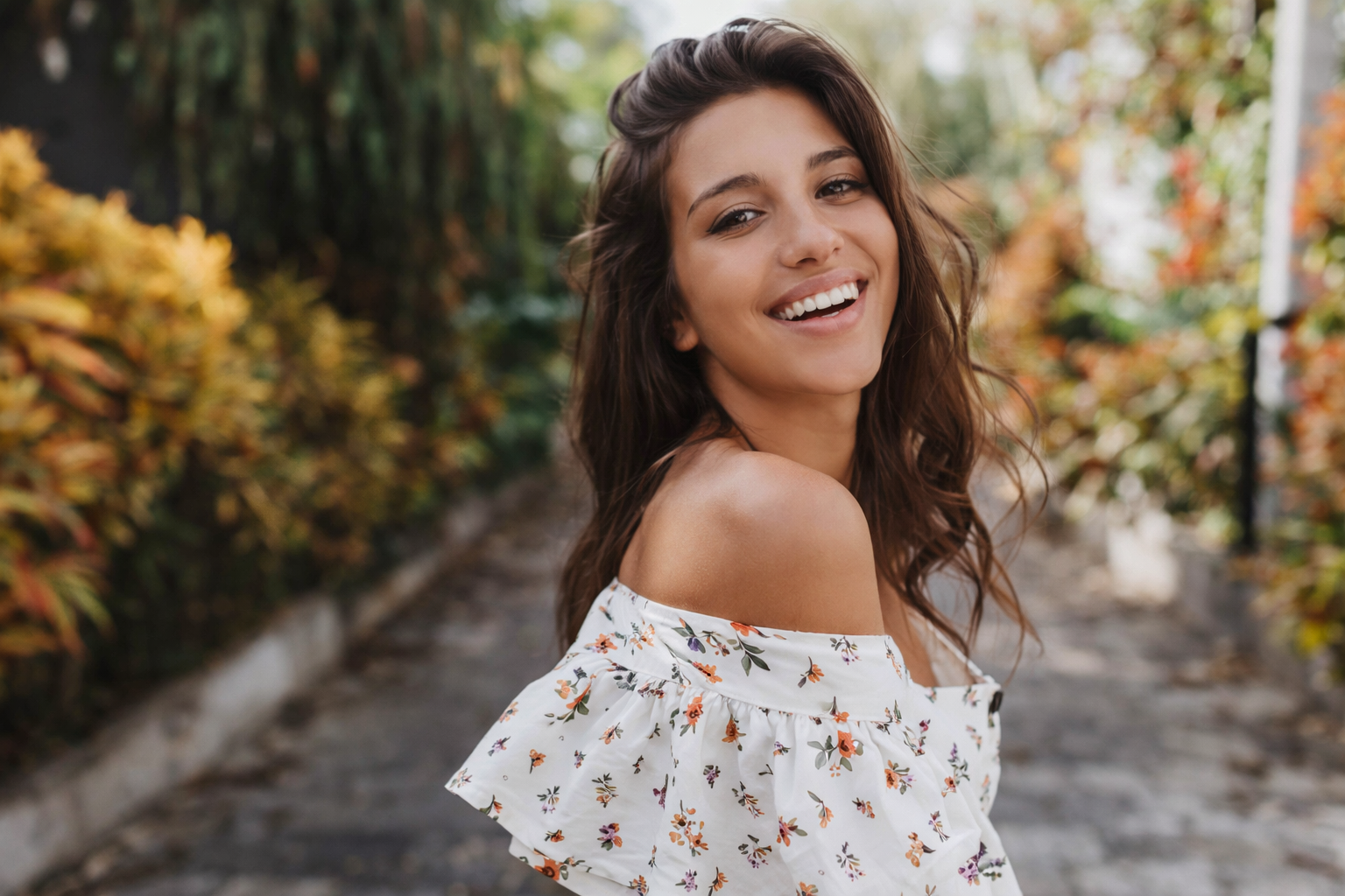 Woman has hydrated eyes and enjoys the outdoors after LipiFlow treatment.
